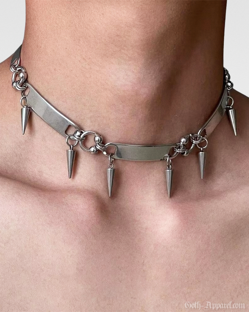 choker-necklace-with-spikes-1.png