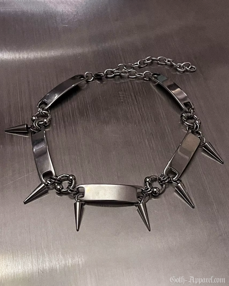 choker-necklace-with-spikes-2.png