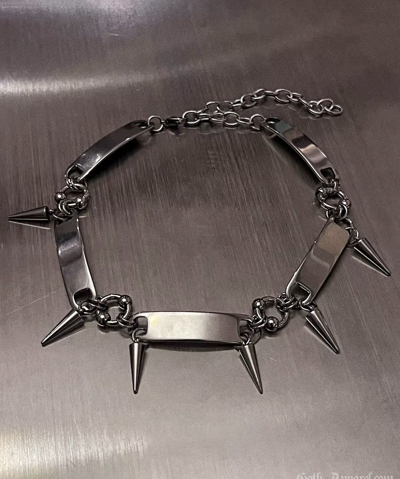 choker-necklace-with-spikes-2.png