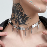 choker-necklace-with-spikes-3.png