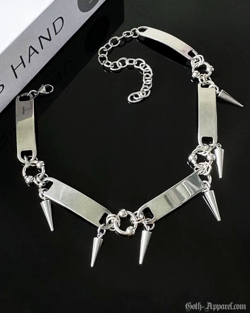 choker-necklace-with-spikes-4.png