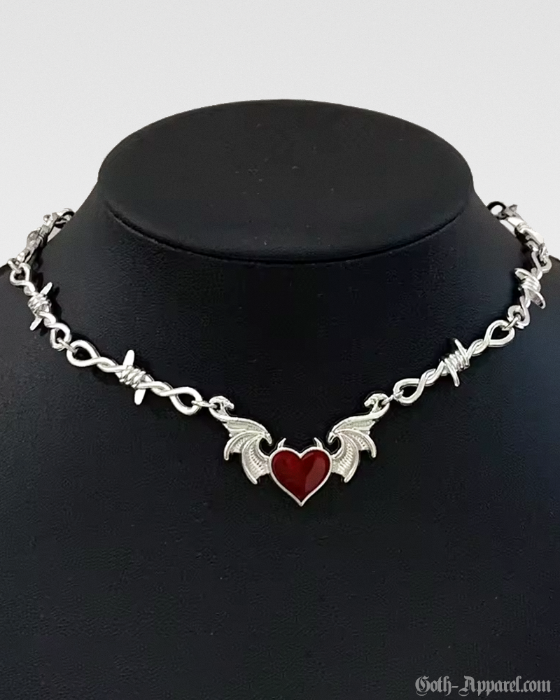 goth-heart-necklace-1.png