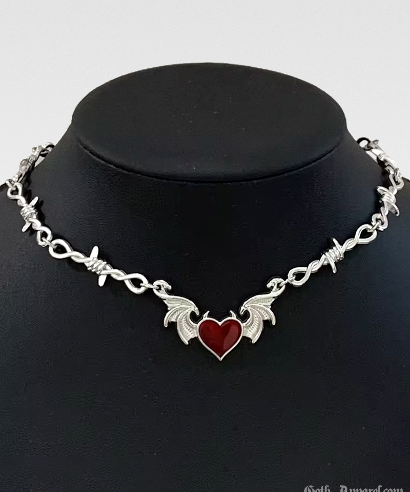goth-heart-necklace-1.png
