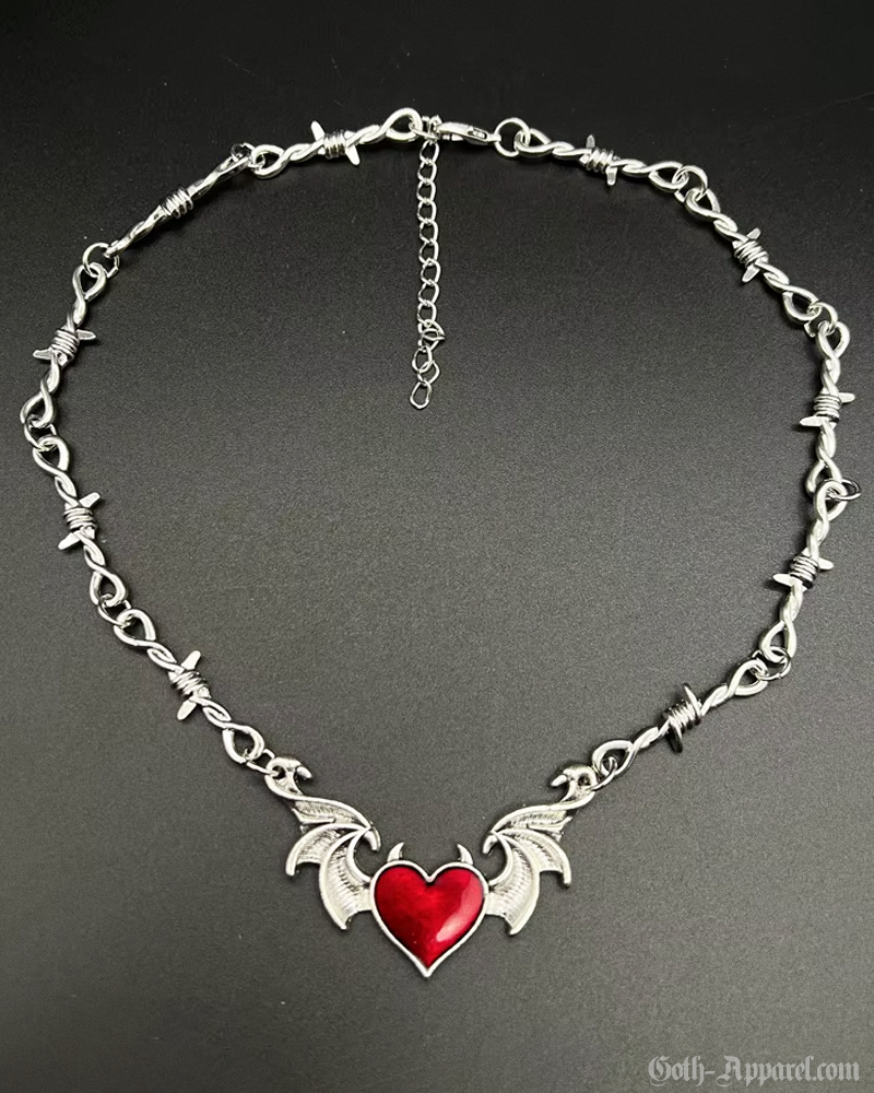 goth-heart-necklace-2.png