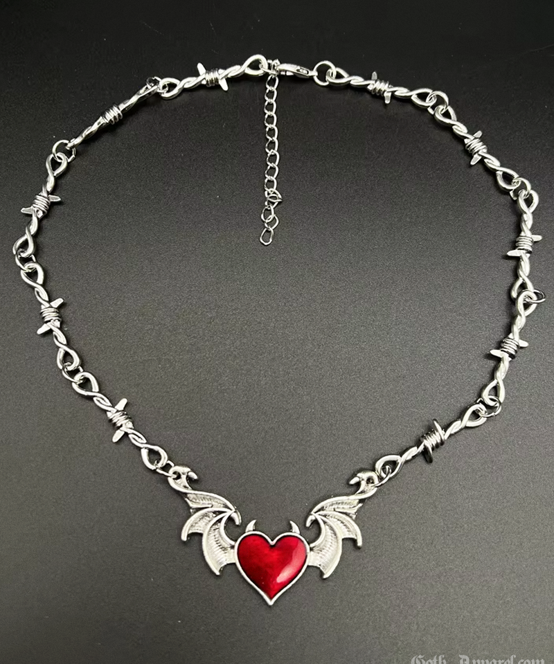 goth-heart-necklace-2.png