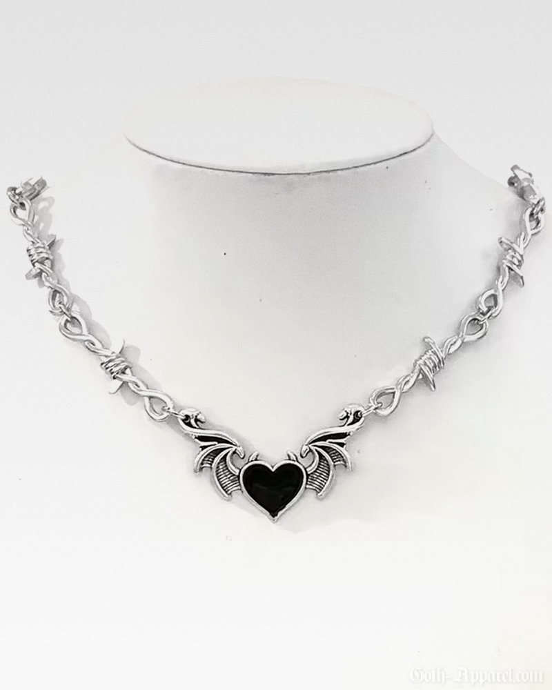 goth-heart-necklace-3.png