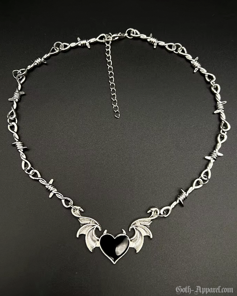 goth-heart-necklace-4.png