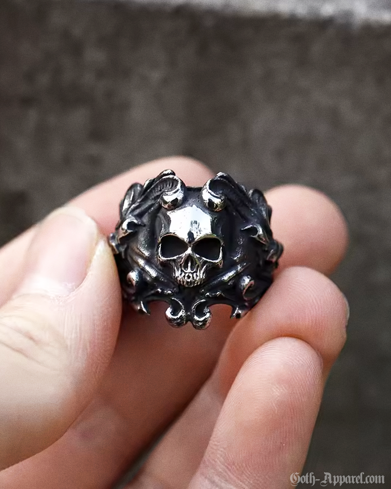 goth-skull-ring-2.png