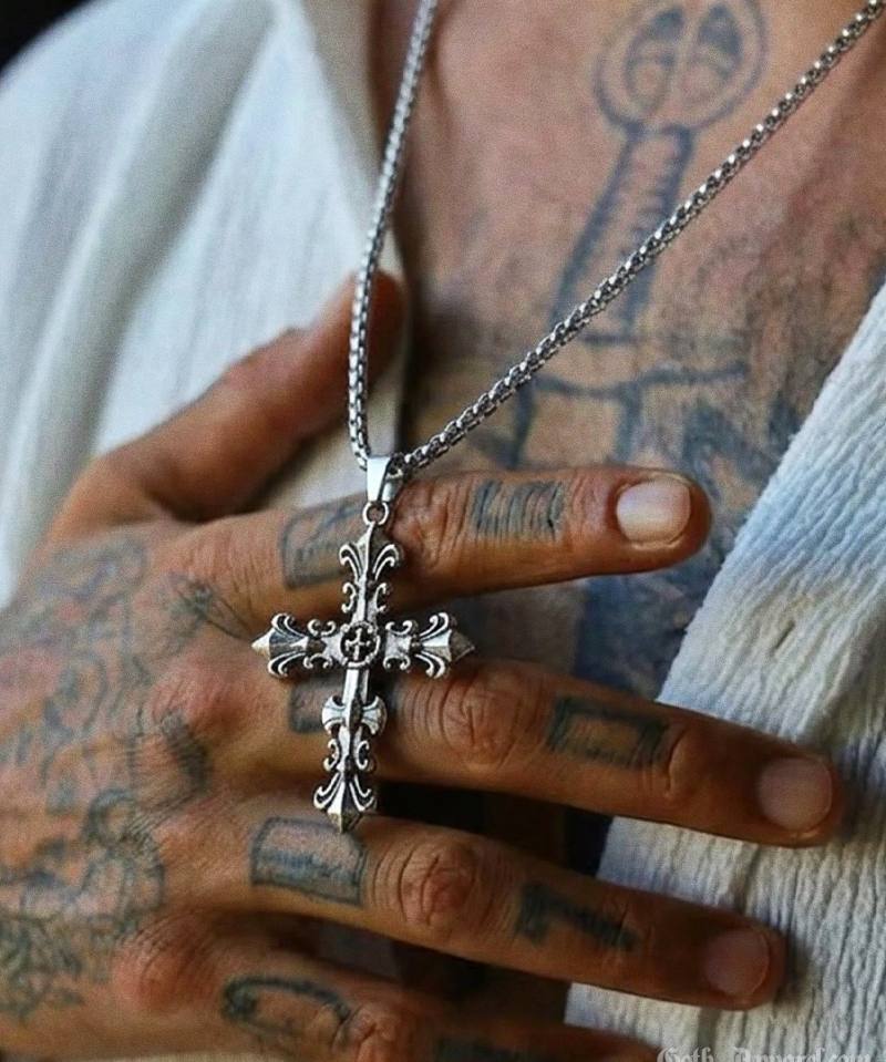 gothic-cross-pendant-necklace-2.png
