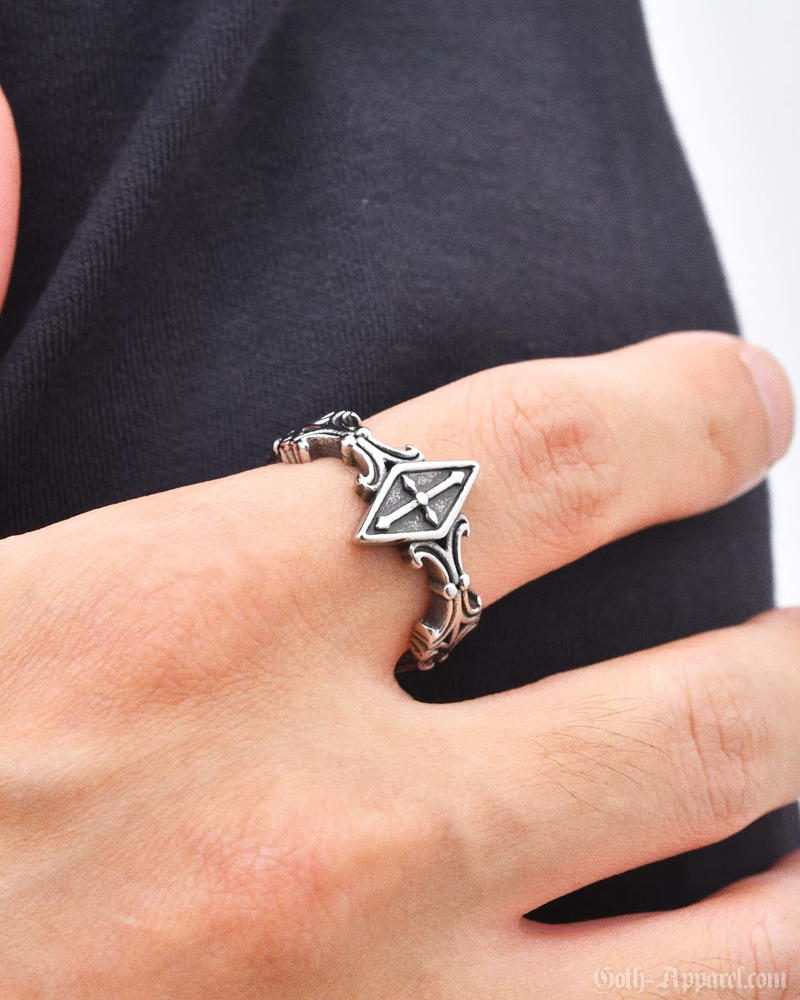 gothic-cross-ring-2.png