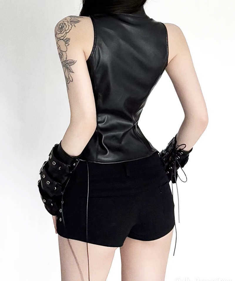 gothic-female-leather-vest-2.png