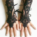 gothic-lace-fingerless-gloves-2.png