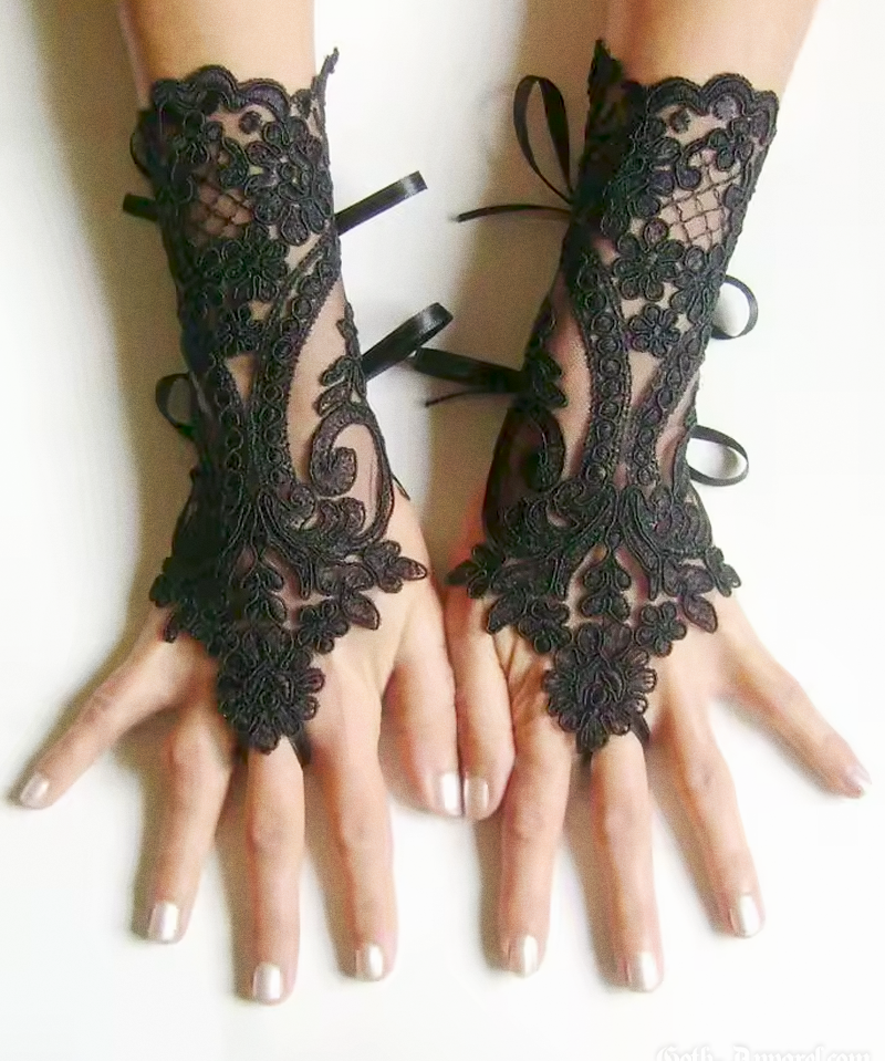 gothic-lace-fingerless-gloves-2.png