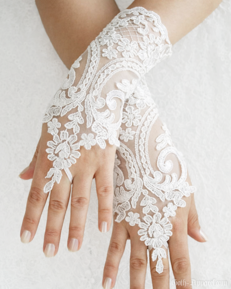 gothic-lace-fingerless-gloves-3.png