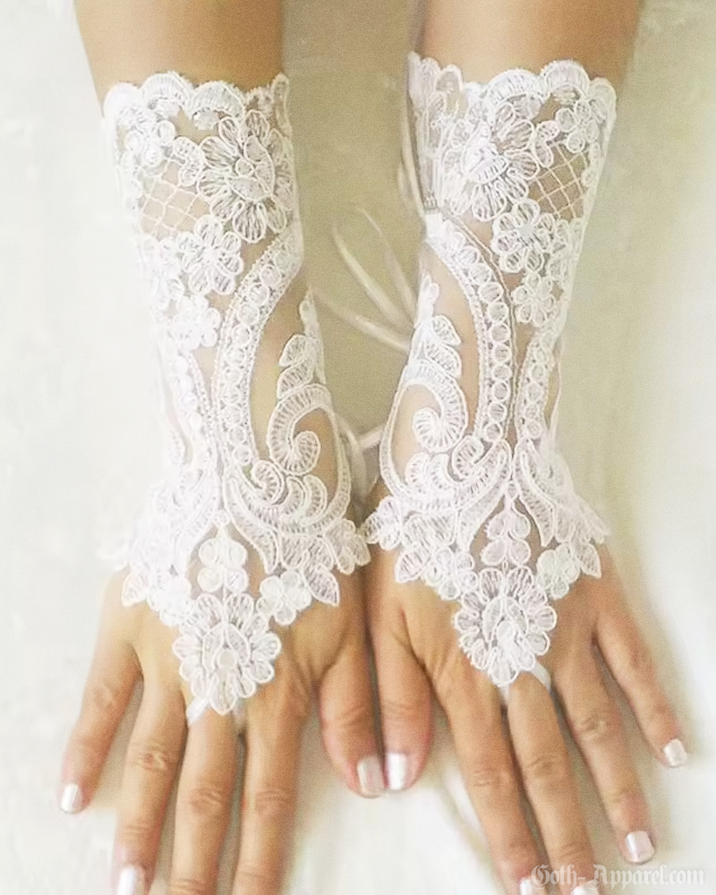 gothic-lace-fingerless-gloves-4.png