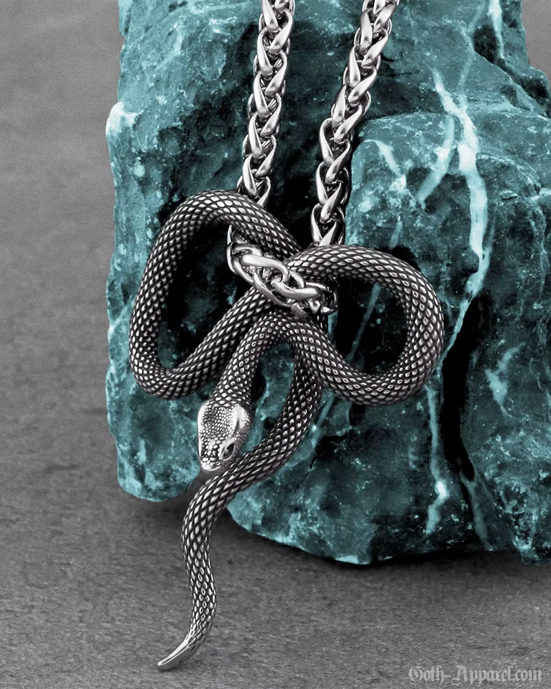 gothic-snake-necklace-2.png