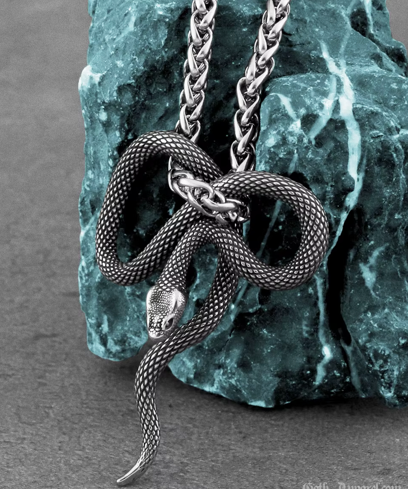 gothic-snake-necklace-2.png