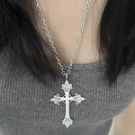 gothic-style-cross-necklace-2.png