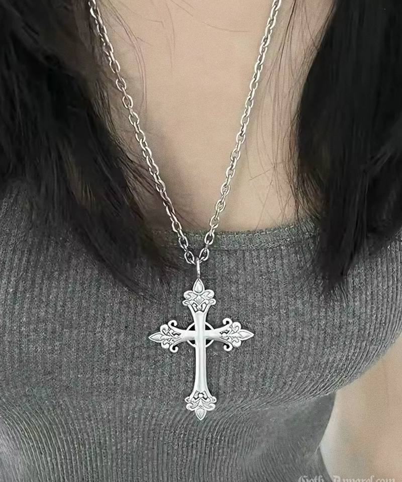 gothic-style-cross-necklace-2.png