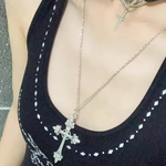 gothic-style-cross-necklace-3.png