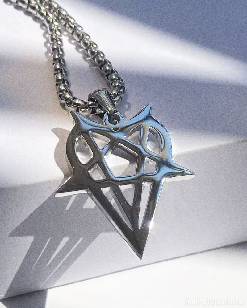 heartagram-necklace-3.png