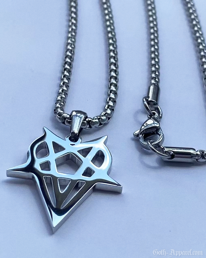 heartagram-necklace-4.png