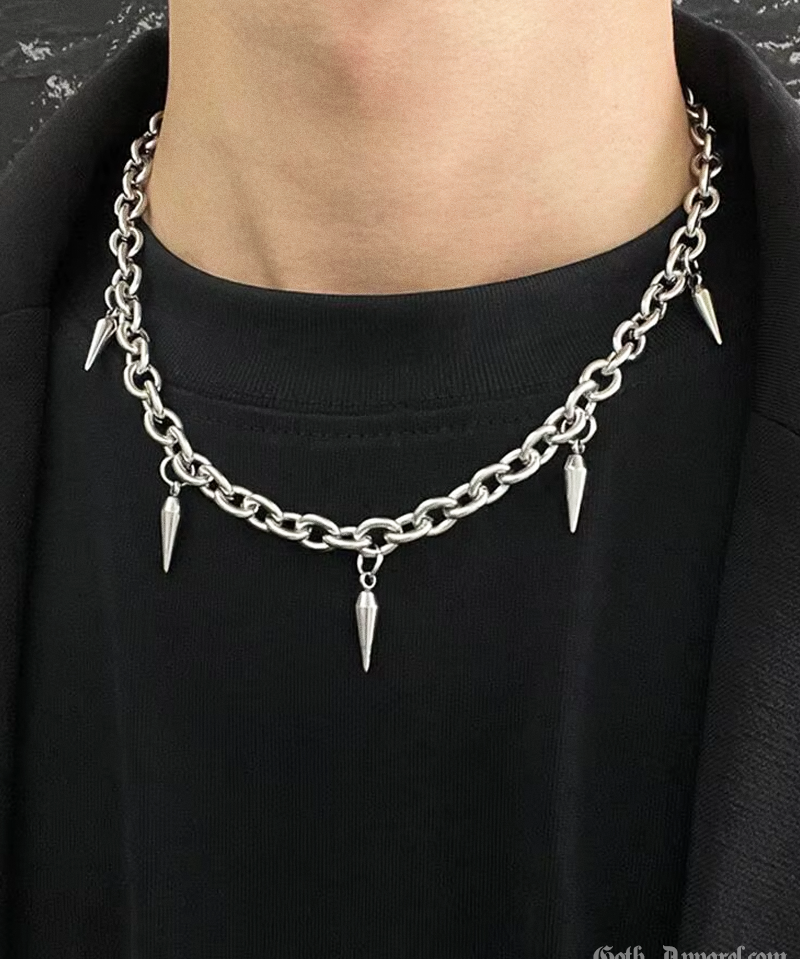 necklace-with-spikes-2.png