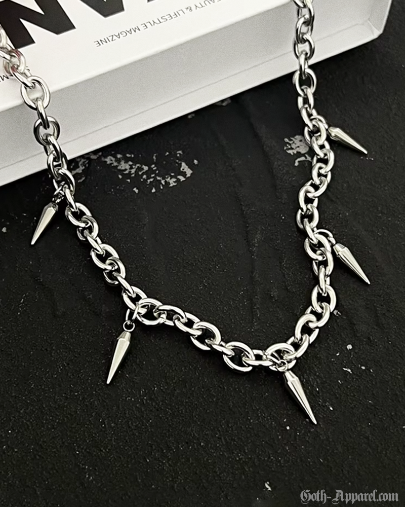 necklace-with-spikes-4.png