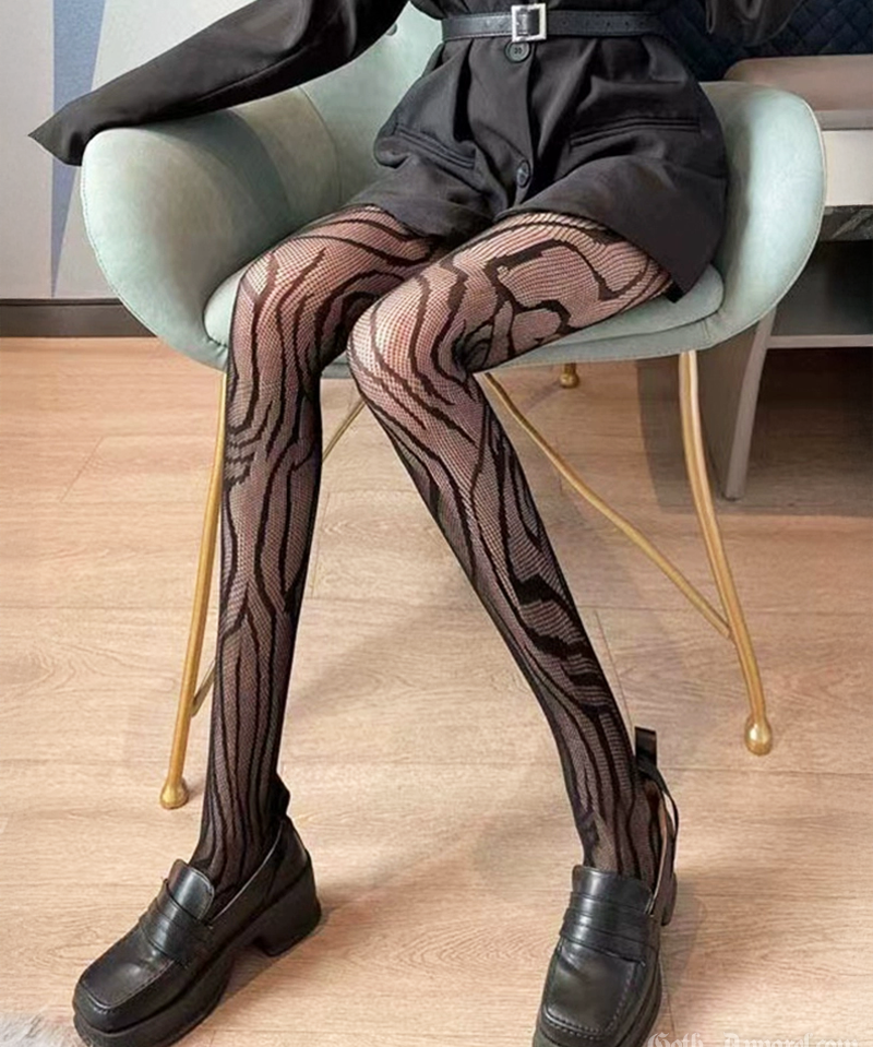 patterned-fishnet-tights-2.png