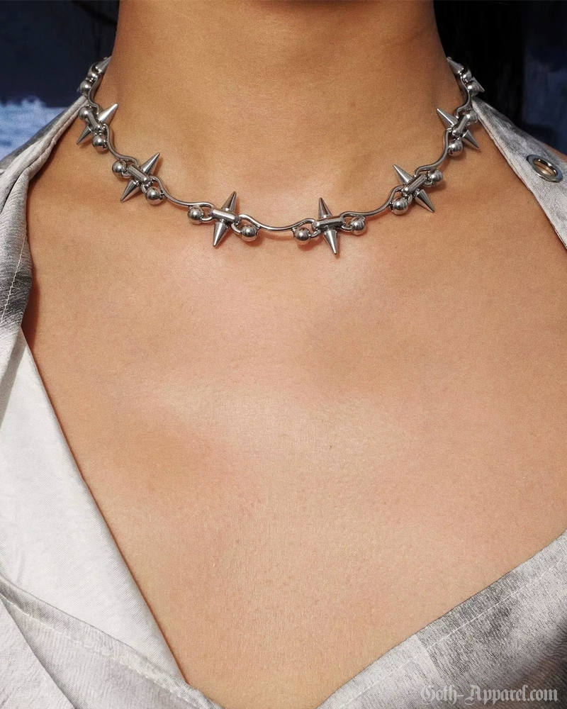 spiked-necklace-2.png