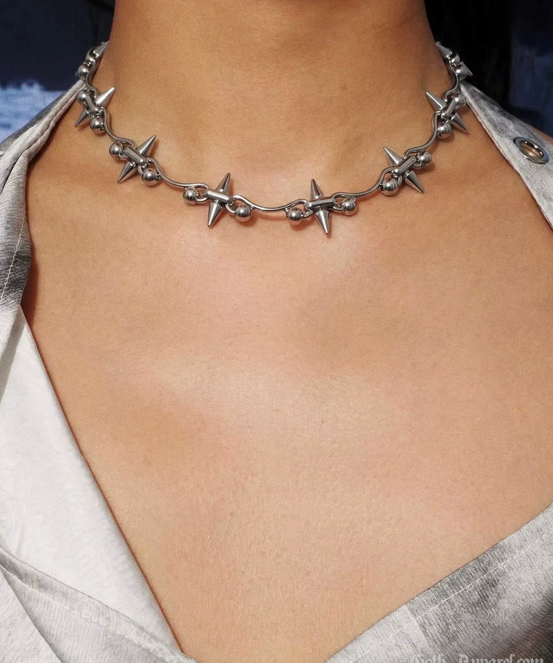 spiked-necklace-2.png