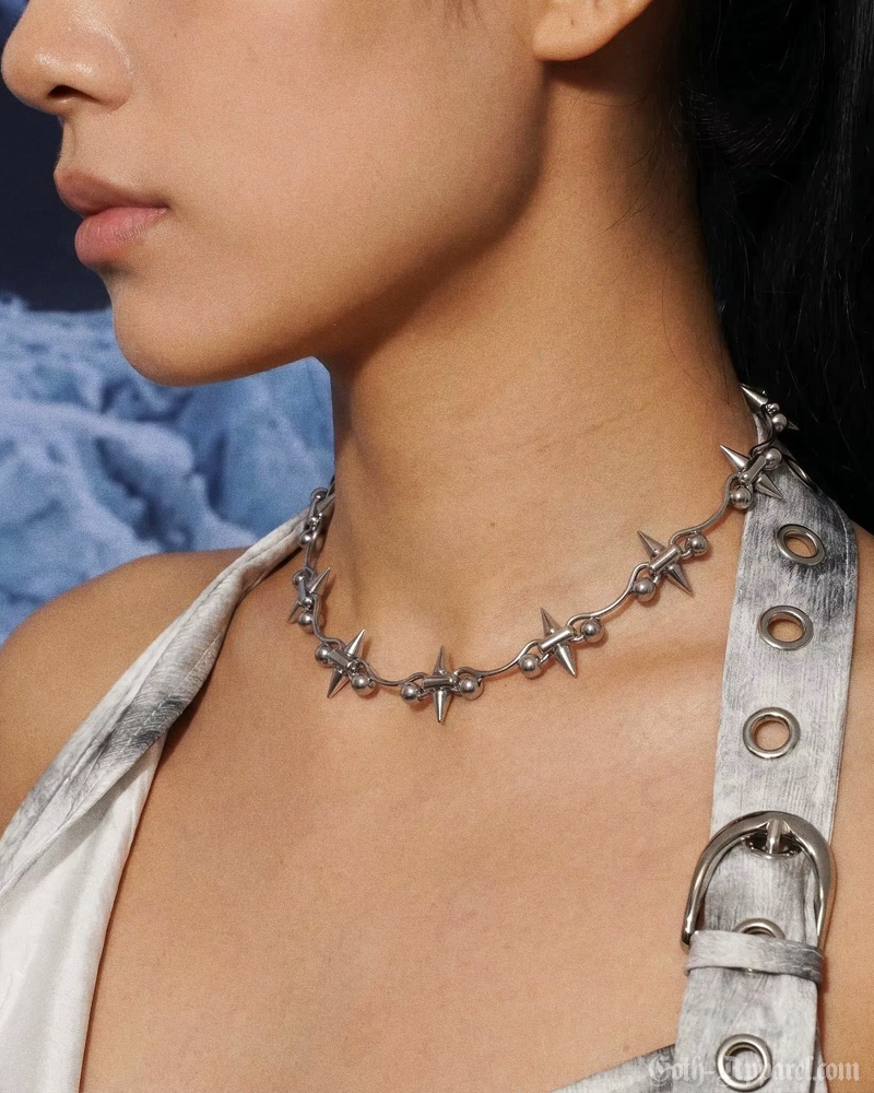 spiked-necklace-3.png