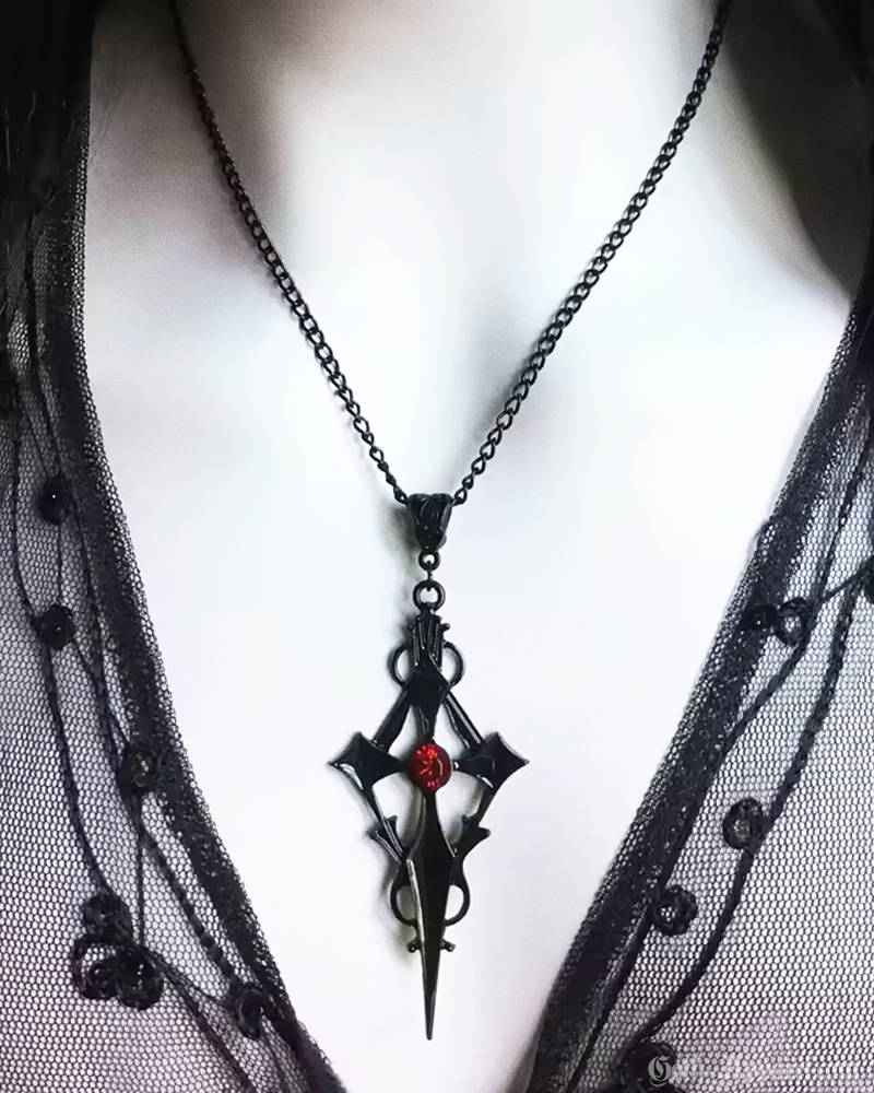 vampire-cross-necklace-2.png